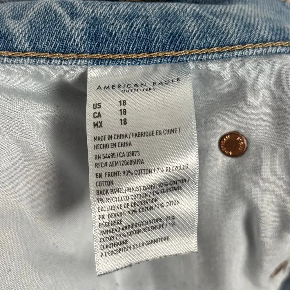 American Eagle Strigid Highest Rise 90s Boyfriend Short Light Wash Size 18